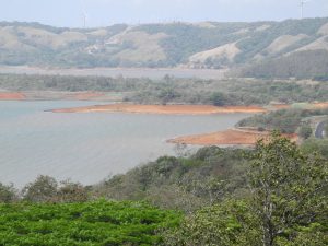 Fahrt von La Fortuna nach Tamarindo - Pause am Arenal See