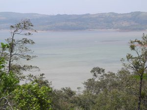 Fahrt von La Fortuna nach Tamarindo - Pause am Arenal See
